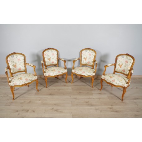 Quatre fauteuils style Louis XV