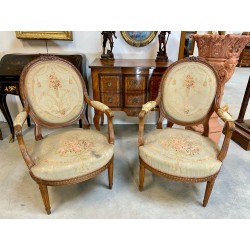 Paire de fauteuils style Louis XVI tapisserie